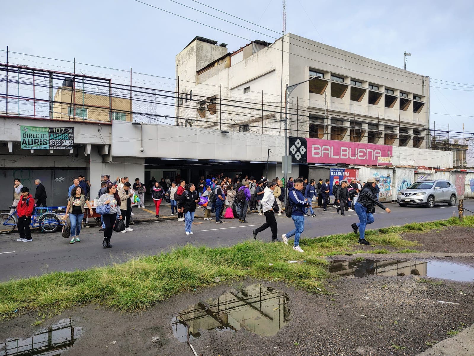 Desalojo en estación Balbuena del Metro CDMX
