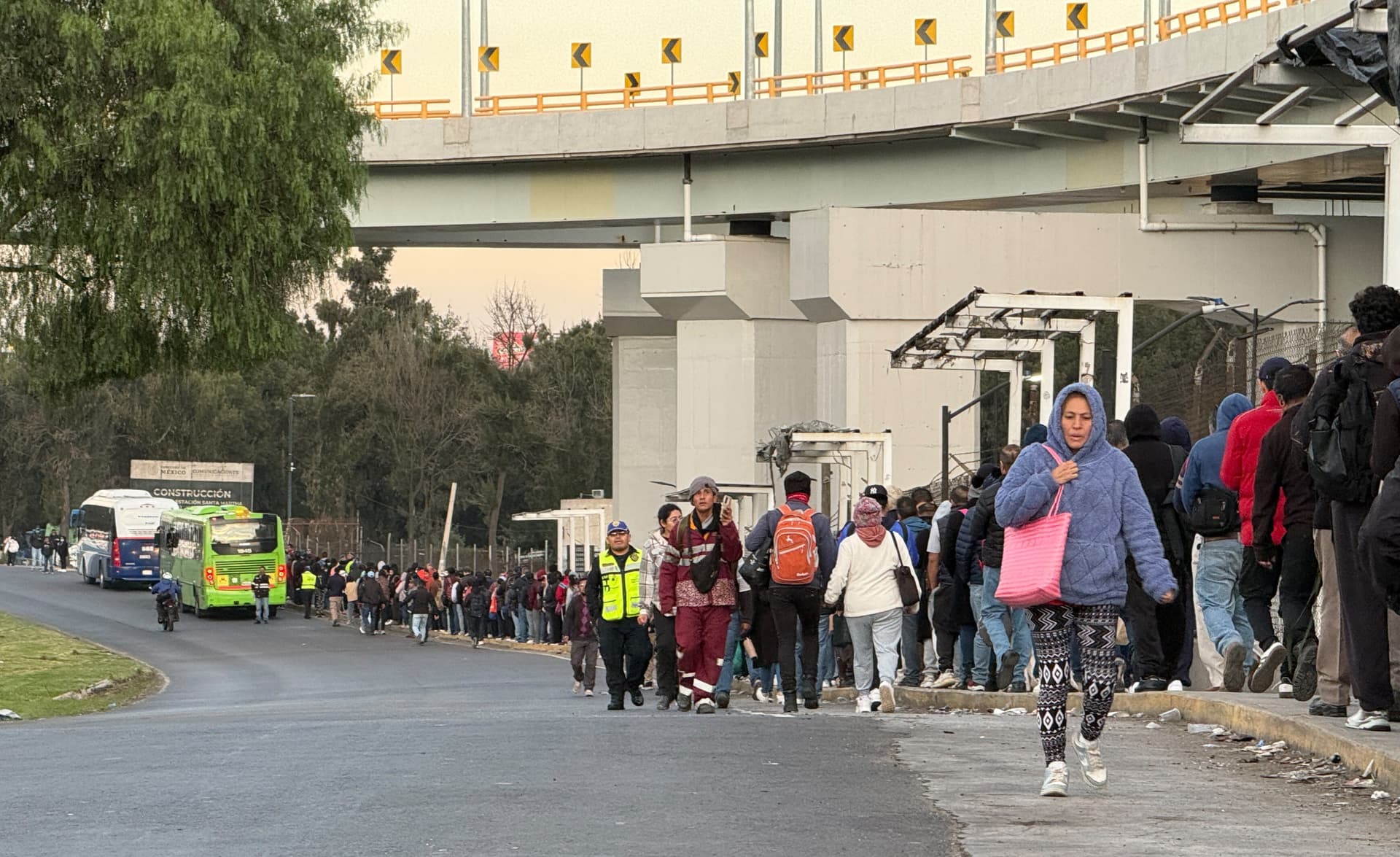 Pasajeros afectados por cierre de estaciones en Linea A del Metro CDMX