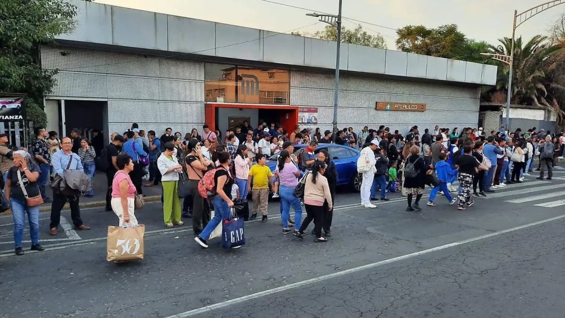 Facebook Línea Dorada Metro