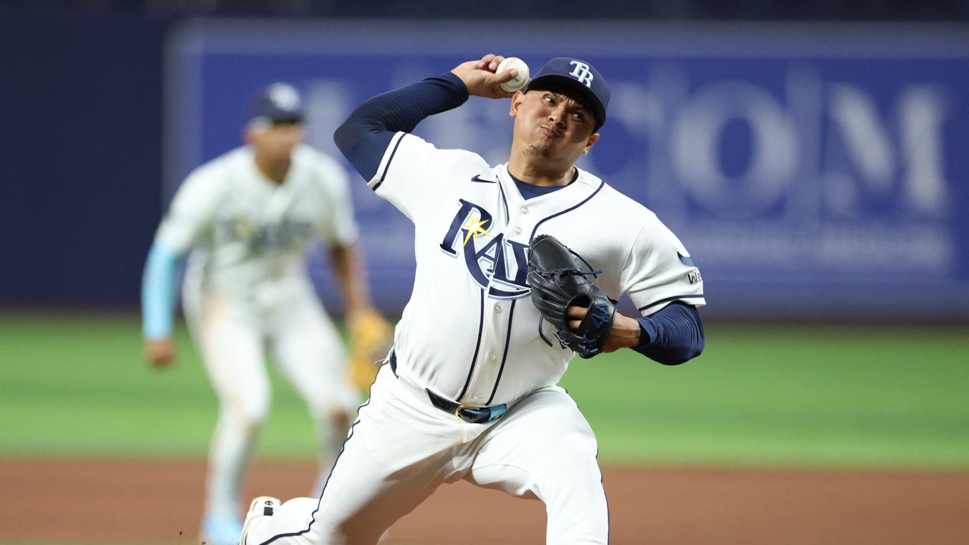 Manuel De Jesus Rodríguez subirá al montículo con la franela de las Mantarrayas de Tampa Bay durante los playoffs de Grandes Ligas.