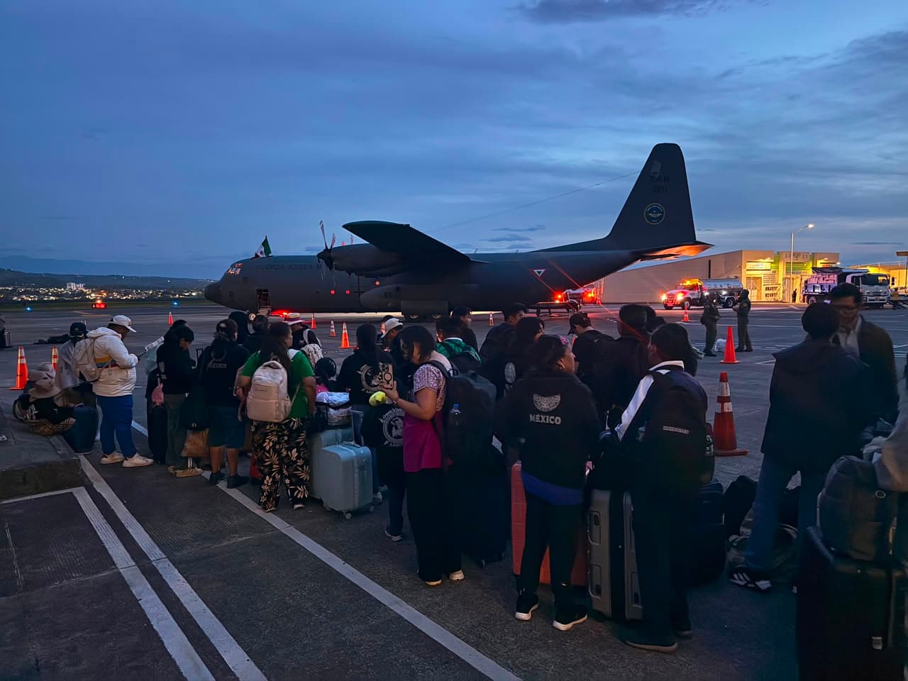 Mexicanos repatriados por el fuerte sismo de Colombia.