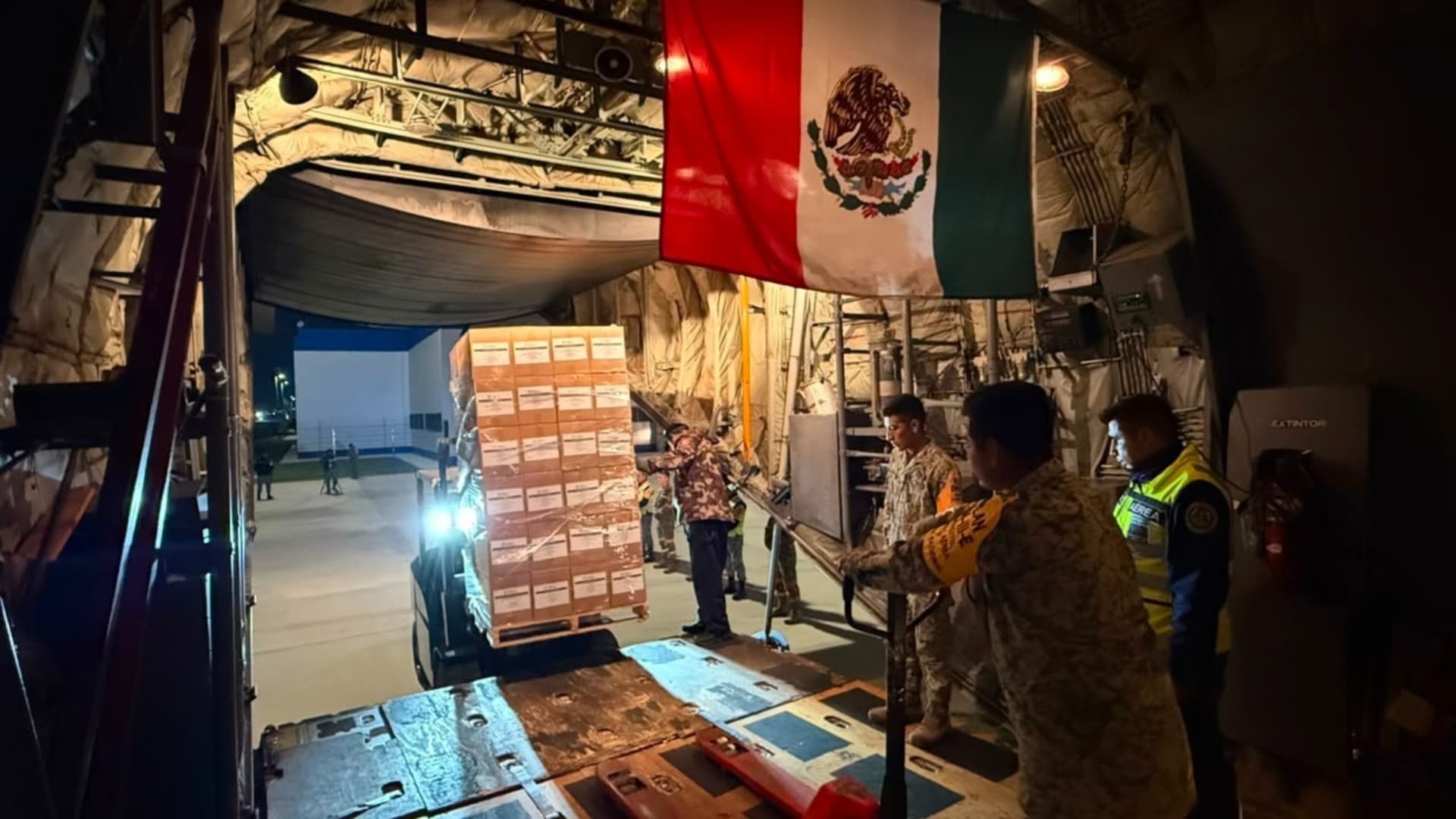 México envía ayuda humanitaria a Colombia