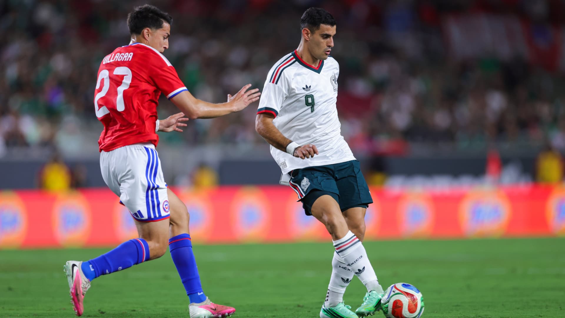 Germán Berterame durante un partido con la selección mexicana