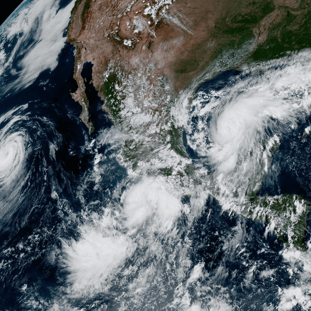 Tres Ciclones Rodean a México por el Pacífico y el Atlántico; la Ciencia Explica Por Qué