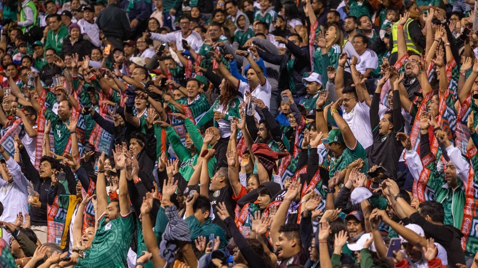 La FIFA quiere que México erradique los cánticos homofóbicos en los estadios.