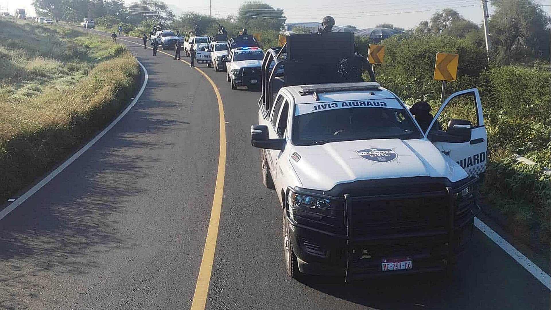 Operativo de fuerzas de seguridad ante bloqueos carreteros y quema de vehículos en territorio michoacano. Foto: Facebook @SeguridadPublicaMich