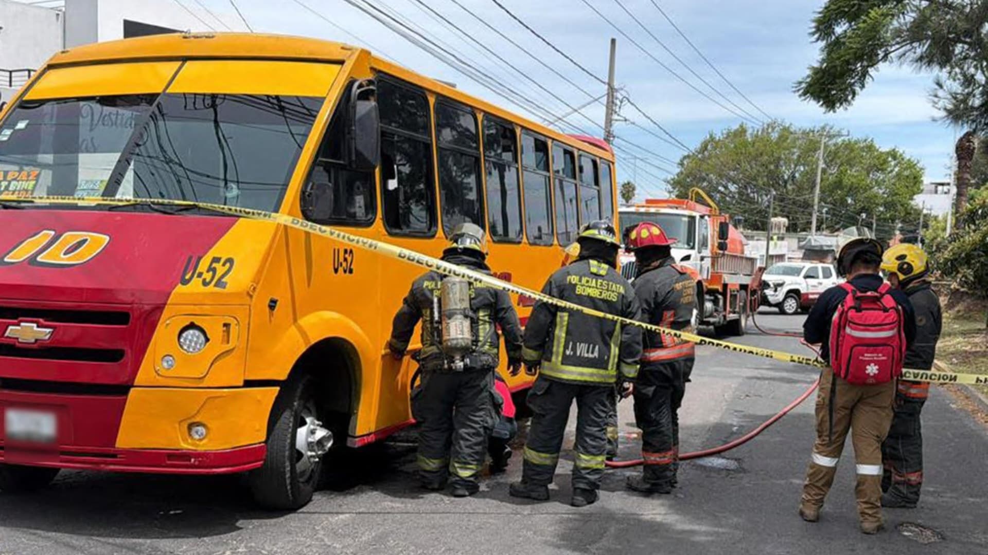 Fuga de gas en Ruta 10 moviliza a cuerpos de emergencias en la Col. La Paz de Puebla.