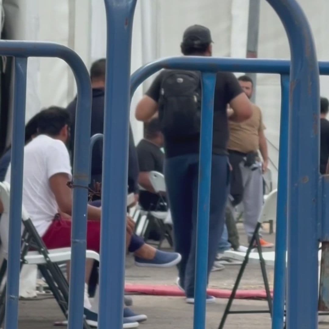 Migrantes mexicanos esperan en Chiapas a que sus familiares les brinden ayuda y dinero para regresar a sus lugares de origen.