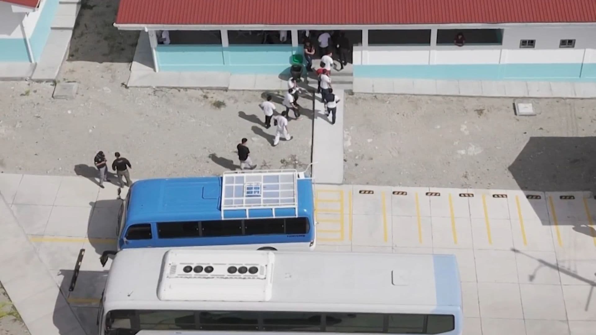 Mexicanos deportados en el Centro de Atención al Migrante Retornado, en Ocotepeque.