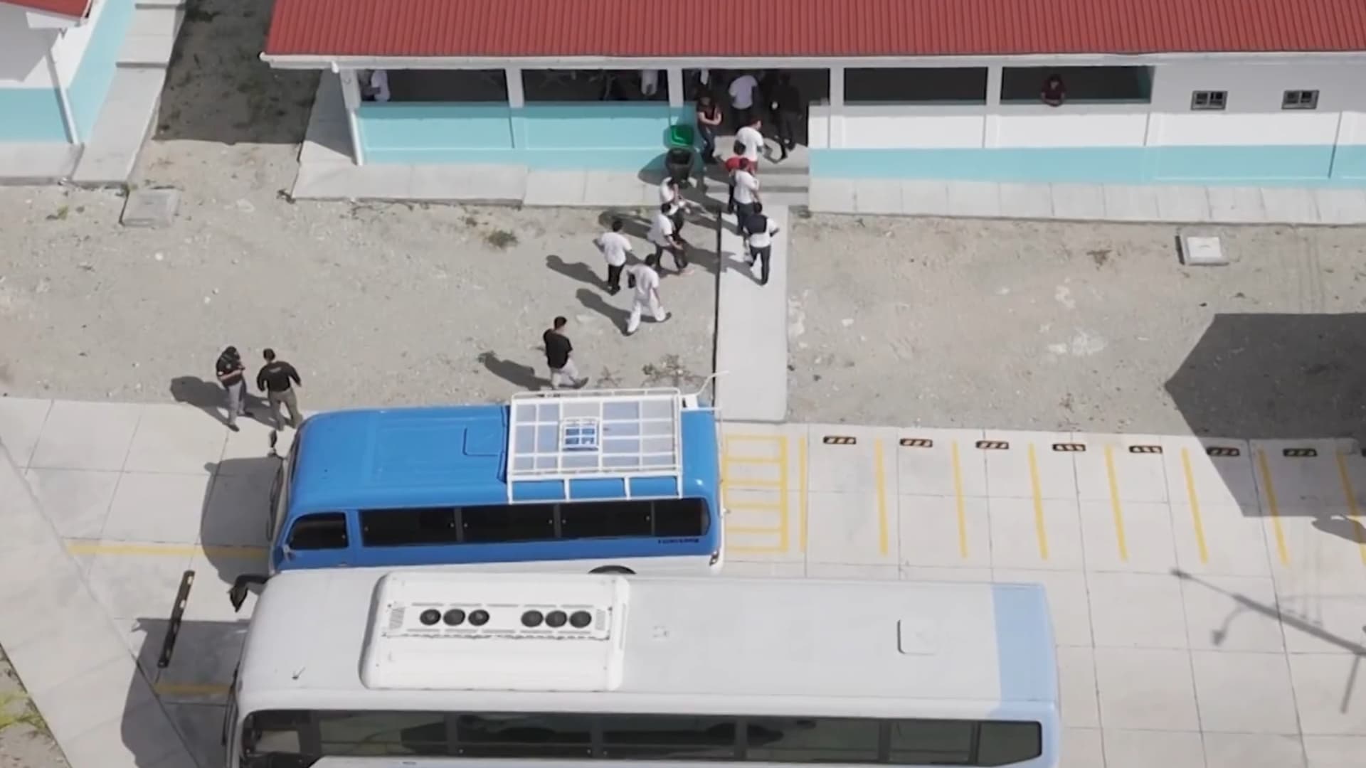 Mexicanos deportados en el Centro de Atención al Migrante Retornado, en Ocotepeque.
