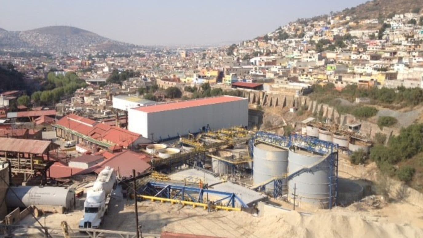 Los servicios de emergencia laboran en la Mina de Loreto ubicada en Pachuca