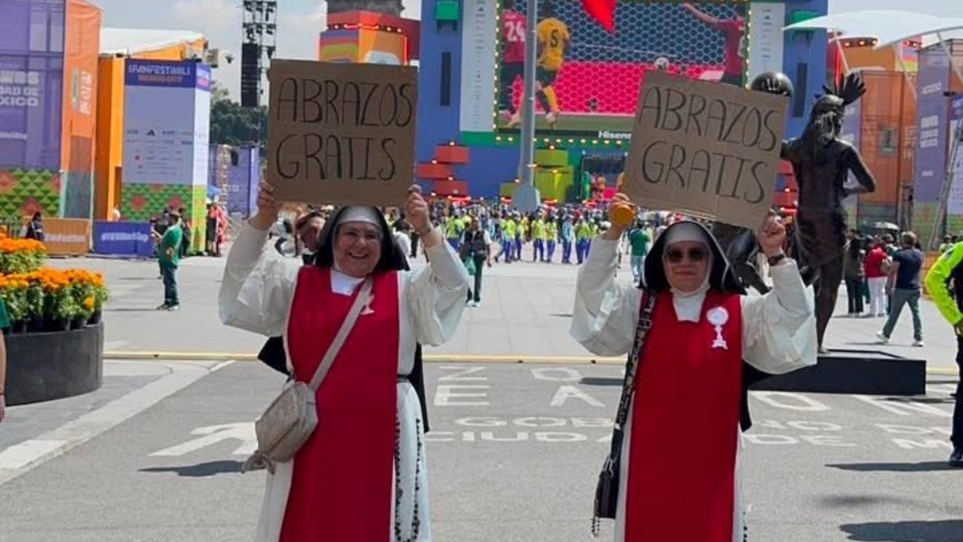 Las monjas acudieron a brindar su apoyo a la afición en el Mundial 2026