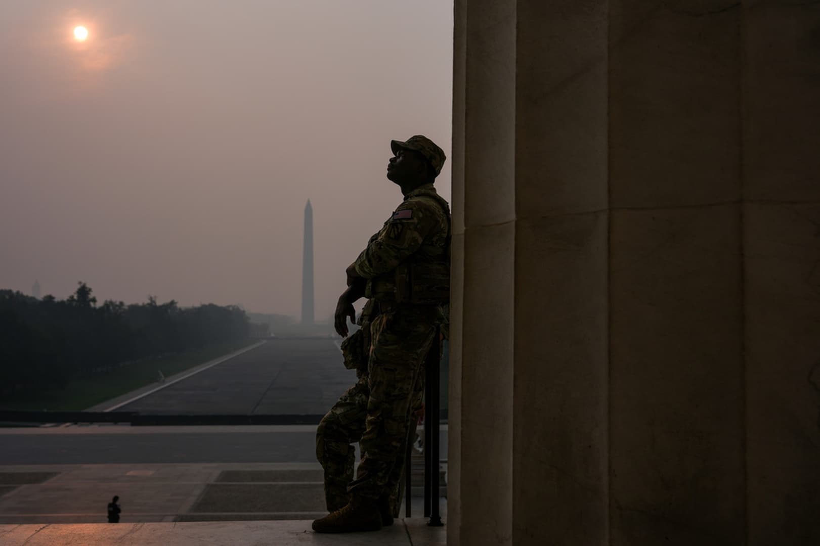 Humo de incendios cubre monumentos emblemáticos de Washington
