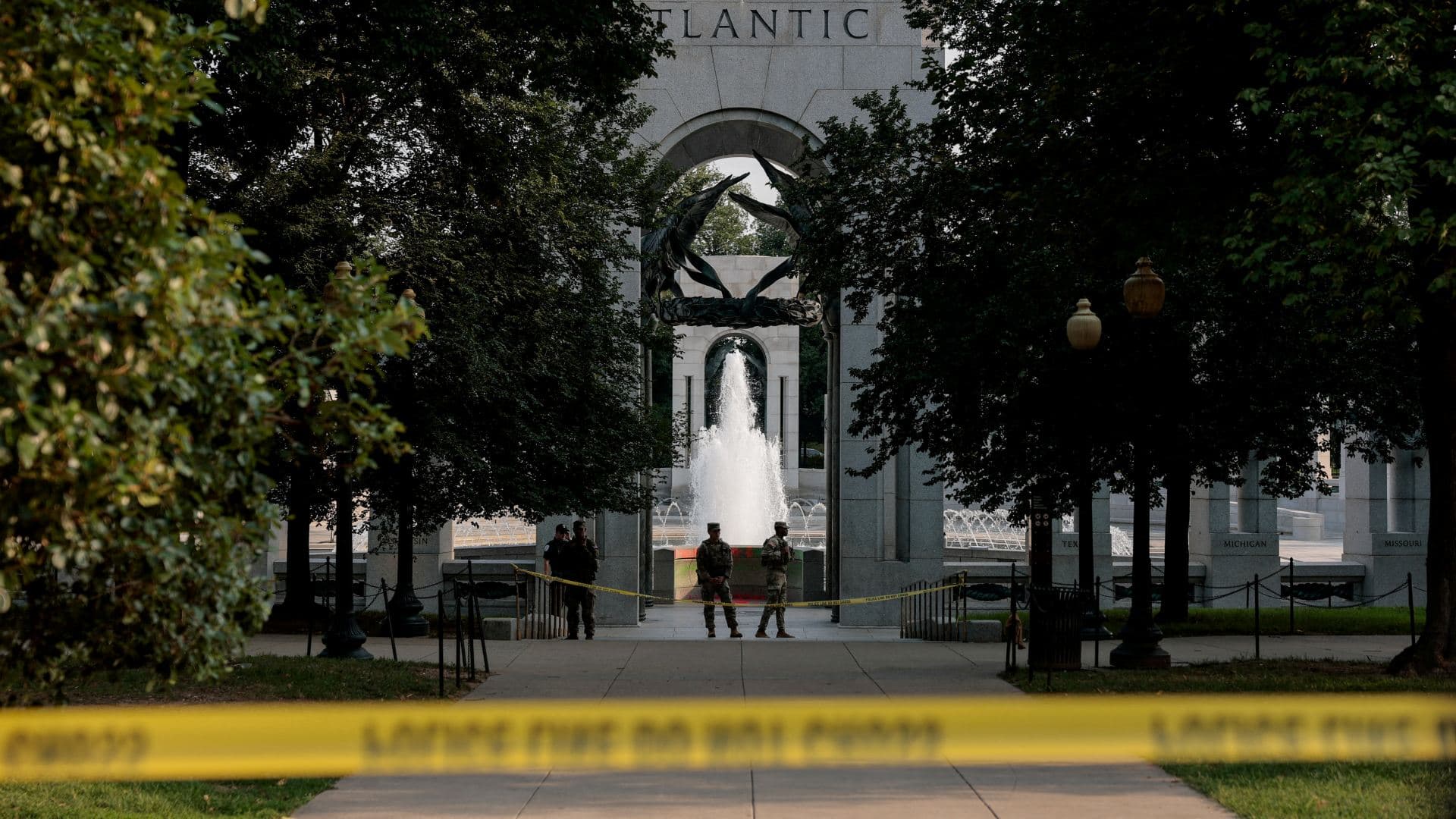 Vandalizan Monumento a la Segunda Guerra Mundial en Washington y Dejan Mensaje