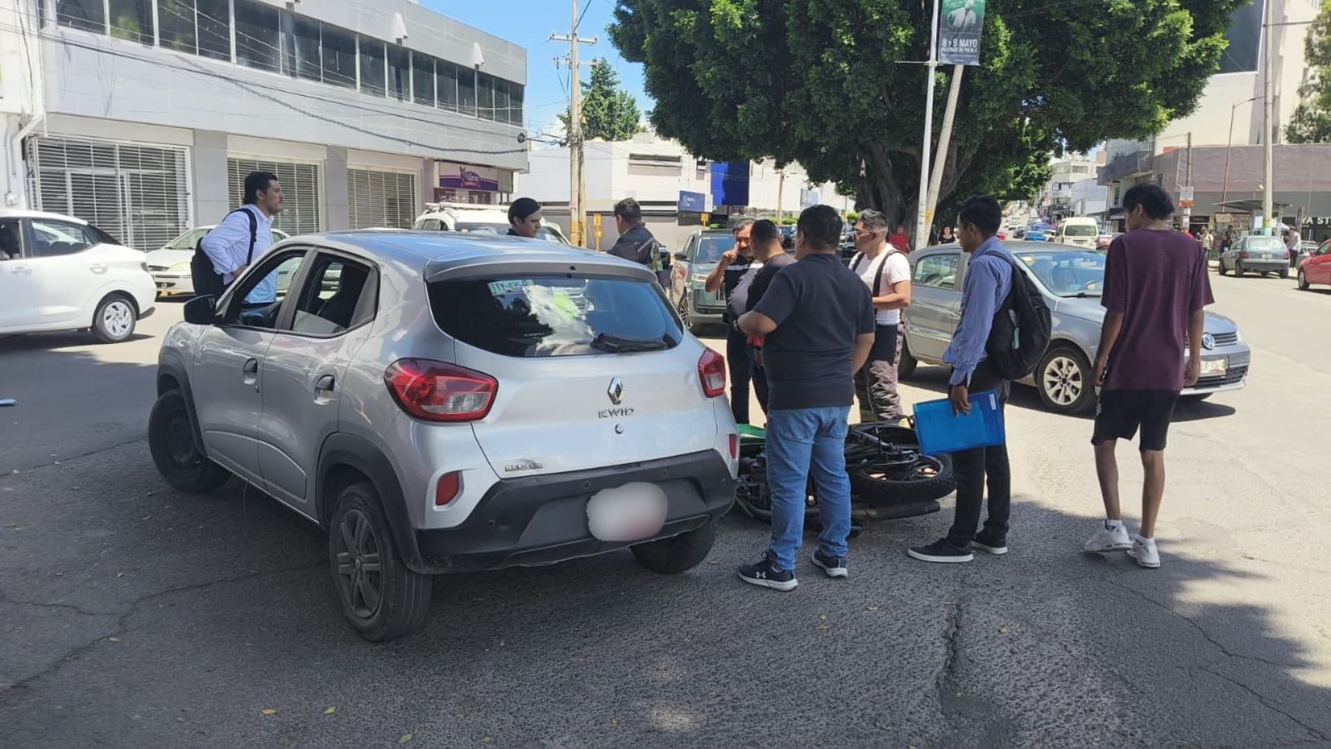 Accidente Motociclista Arrollado por Automóvil en Plaza Dorada Puebla