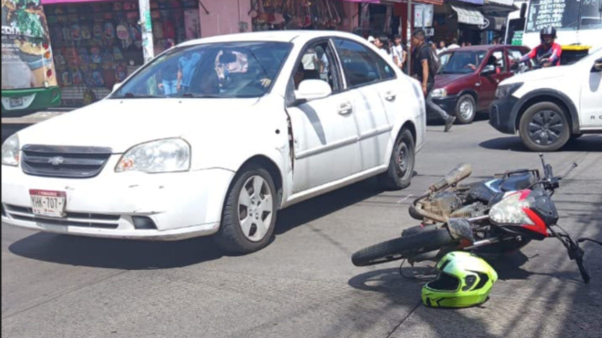 Motociclista Lesionado al Chocar contra Auto en la Colonia Centro Córdoba Veracruz