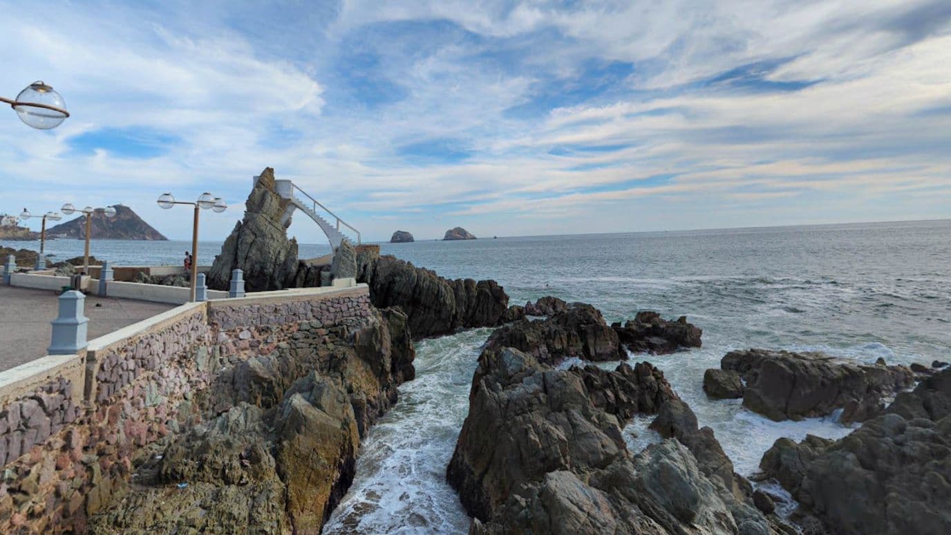 El clavadista Ricardo 'N' desapareció en Mazatlán tras un salto al mar. Fue encontrado sin vida después de un intenso operativo de búsqueda.