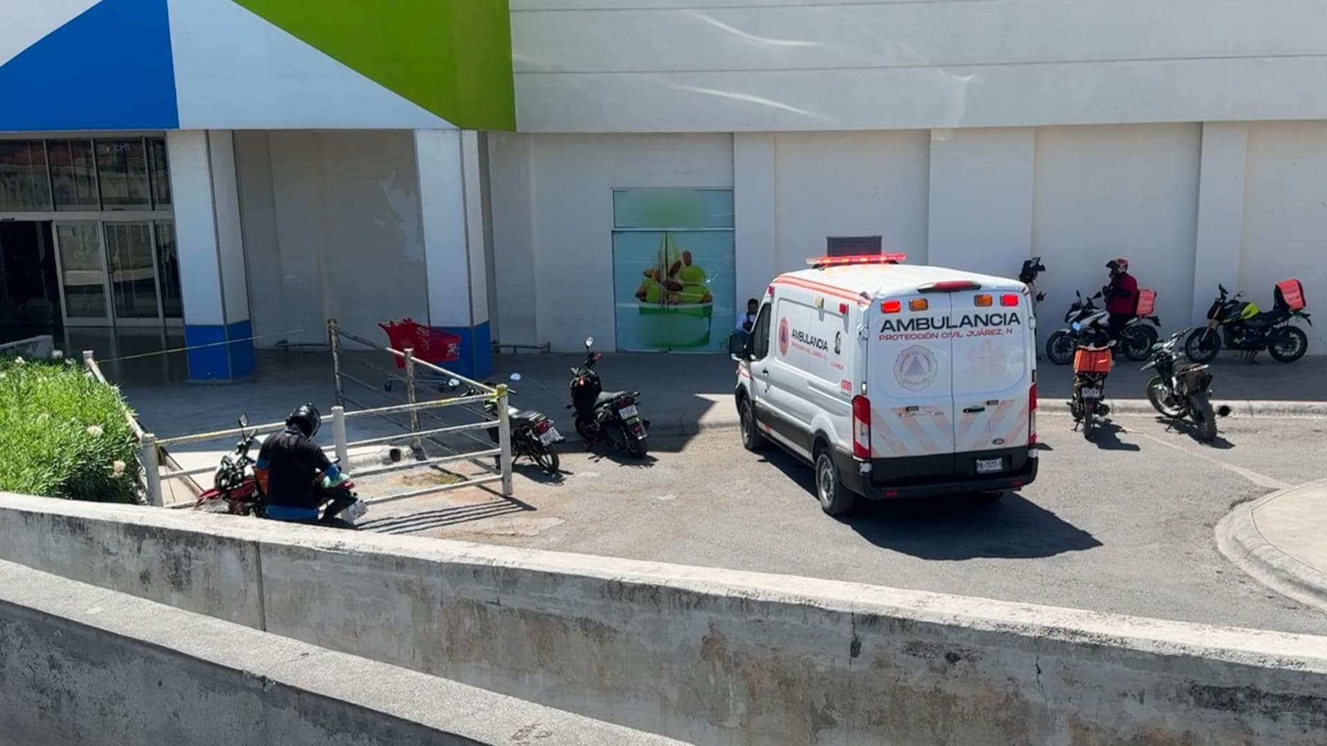Muere ingenerio en plaza comercial
