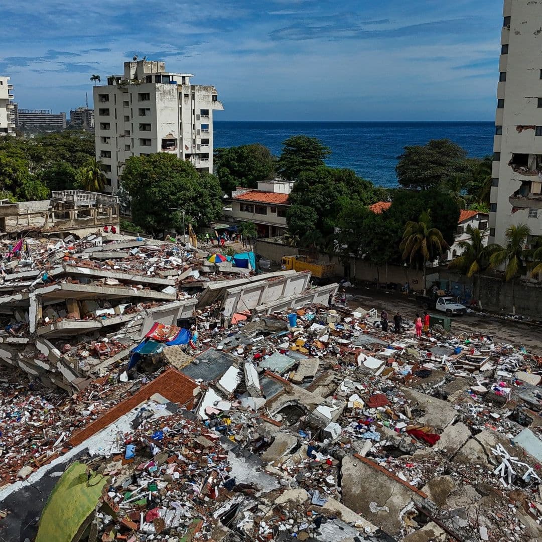 Edificio destruido en La Guaira