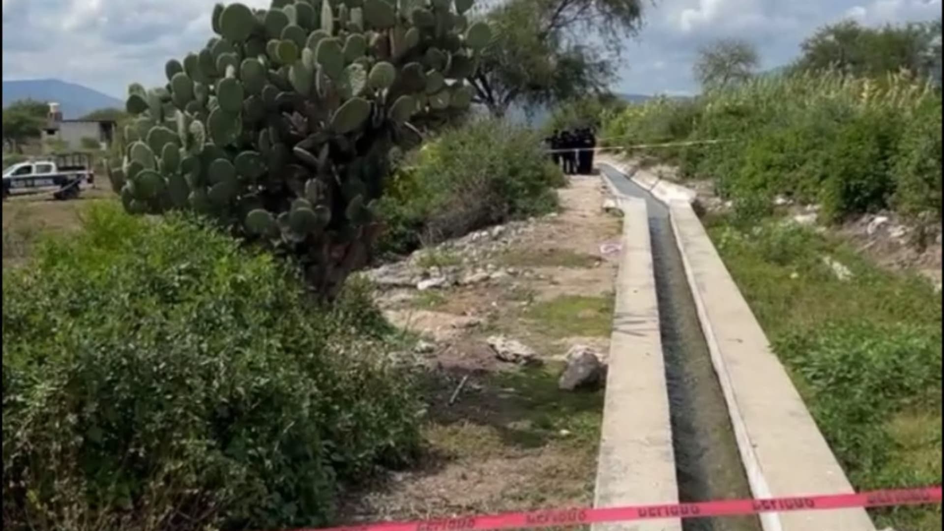 Hallan a mujer sin vida en un canal de agua en Tehuacán.