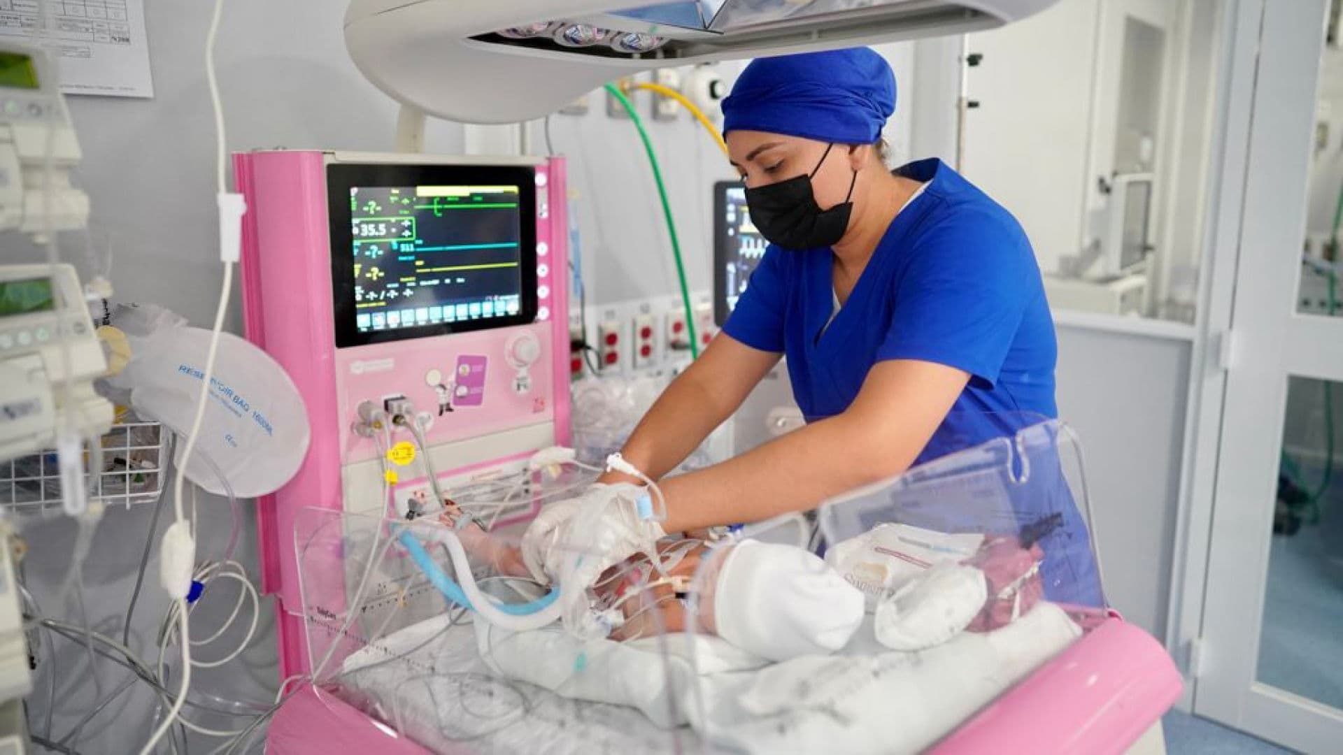 Personal de salud a cargo del área de cuidados neonatales del IMSS