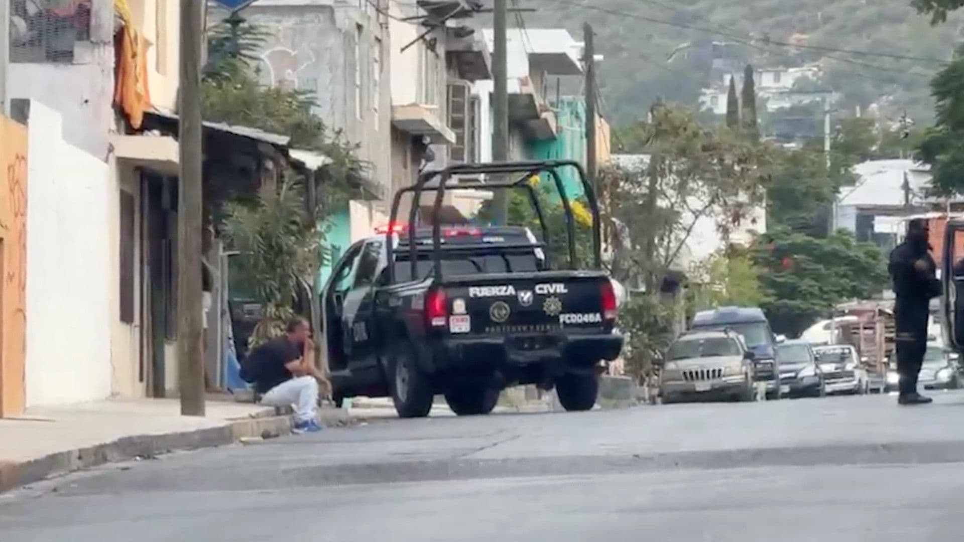 Hombre muere en calle de Monterrey.