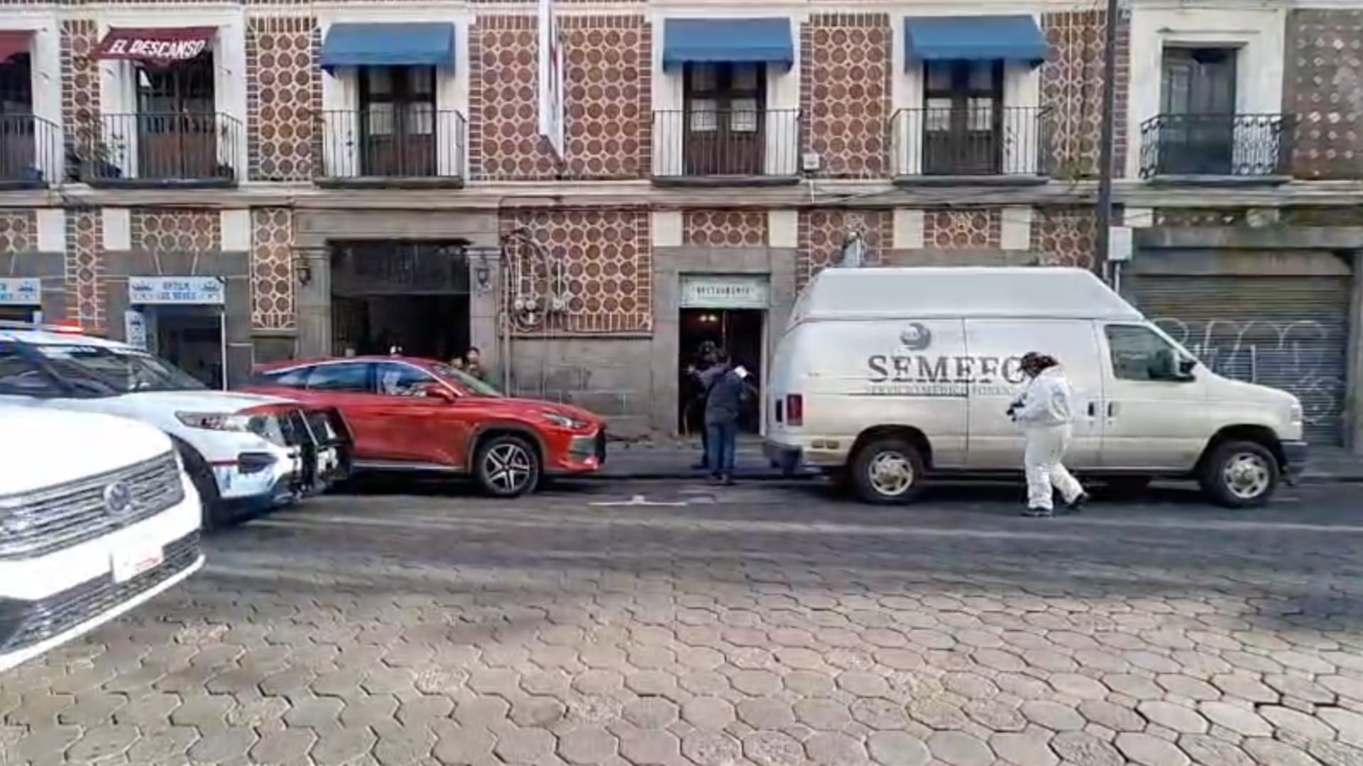Autoridades levantan cuerpo en hotel del Centro Histórico de Puebla