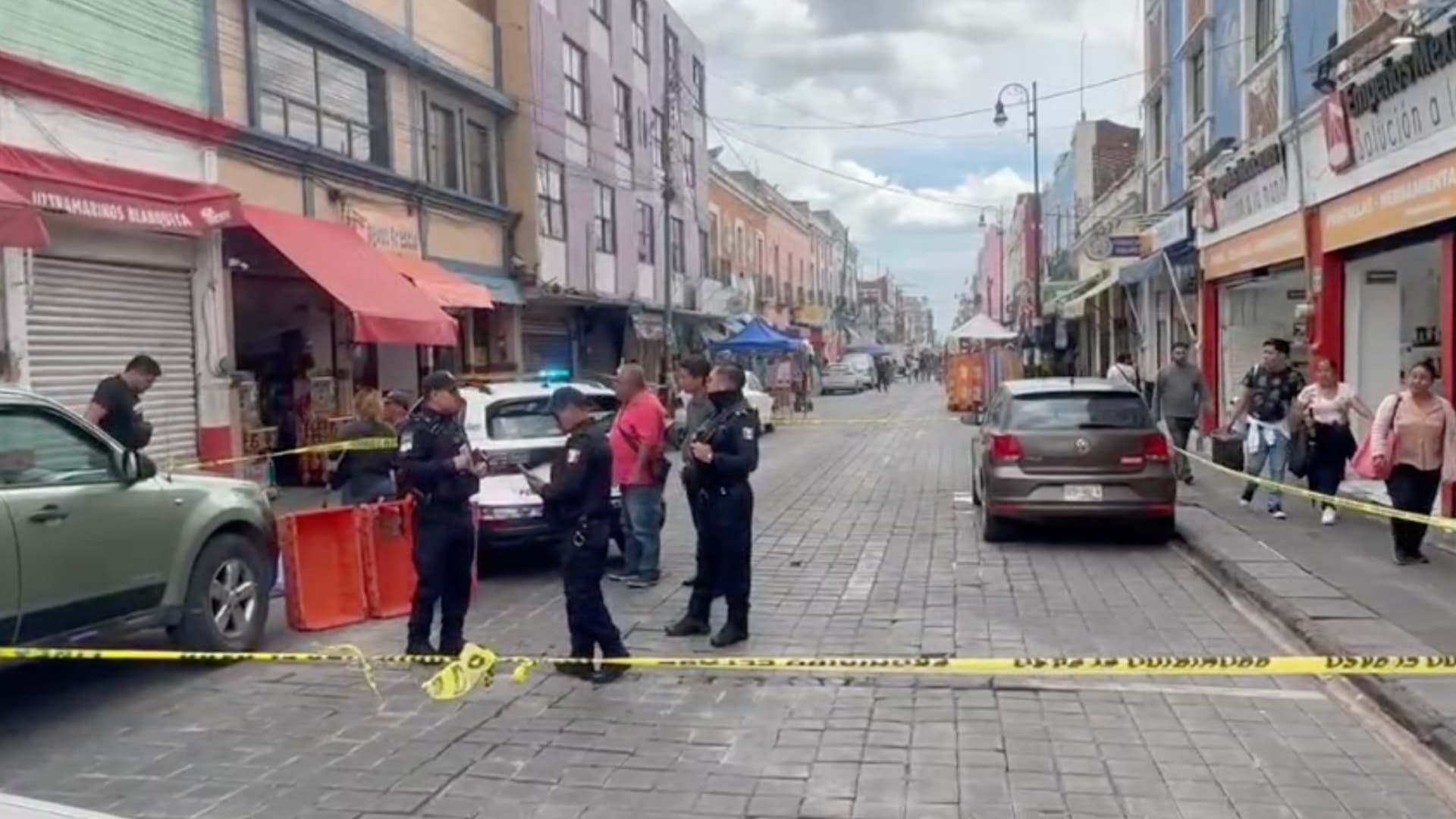 Policía Municipal acordonó la calle 3 Norte por la muerte de una persona.