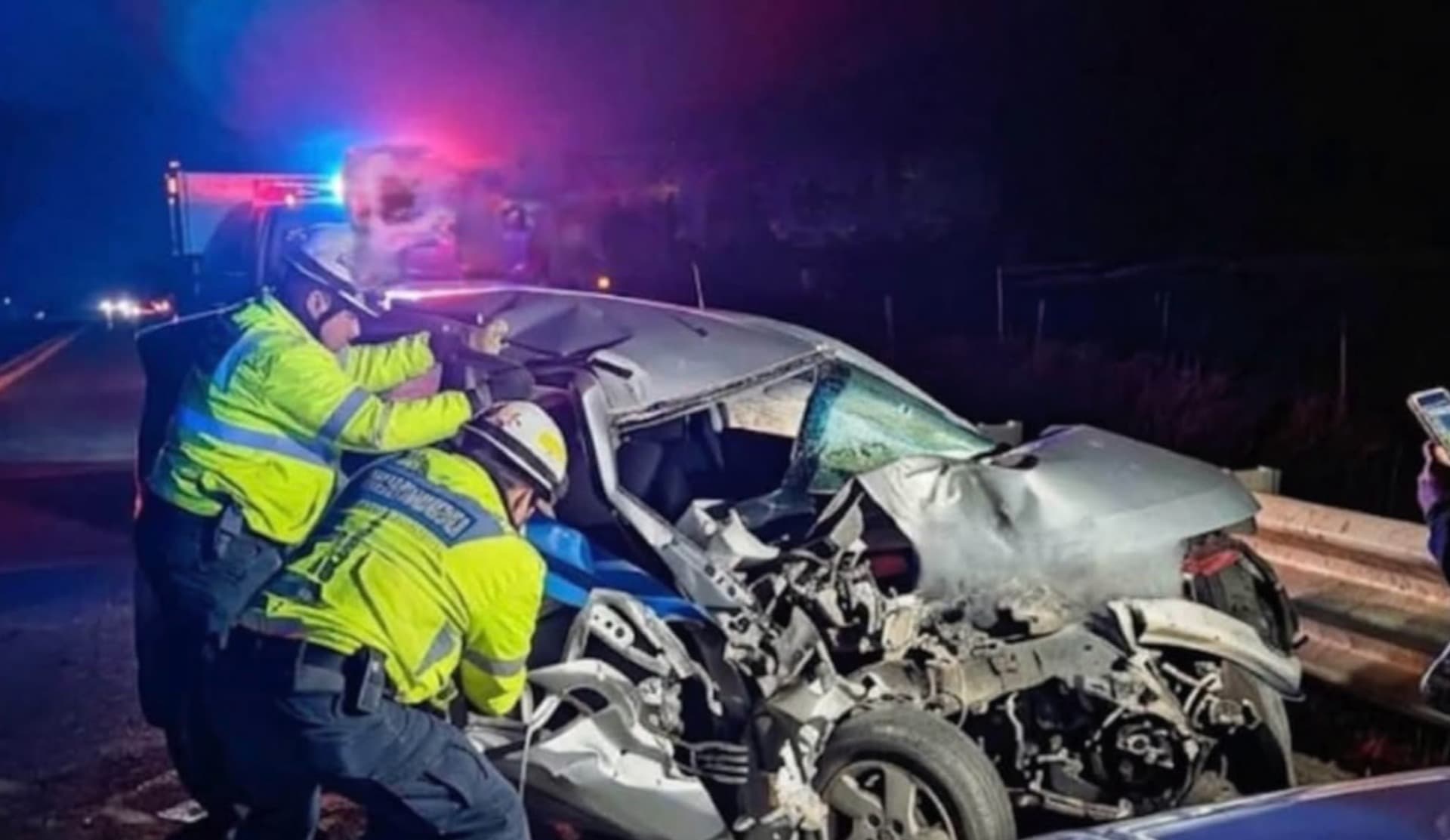 Un choque con volcadura provocó la muerte de una persona.