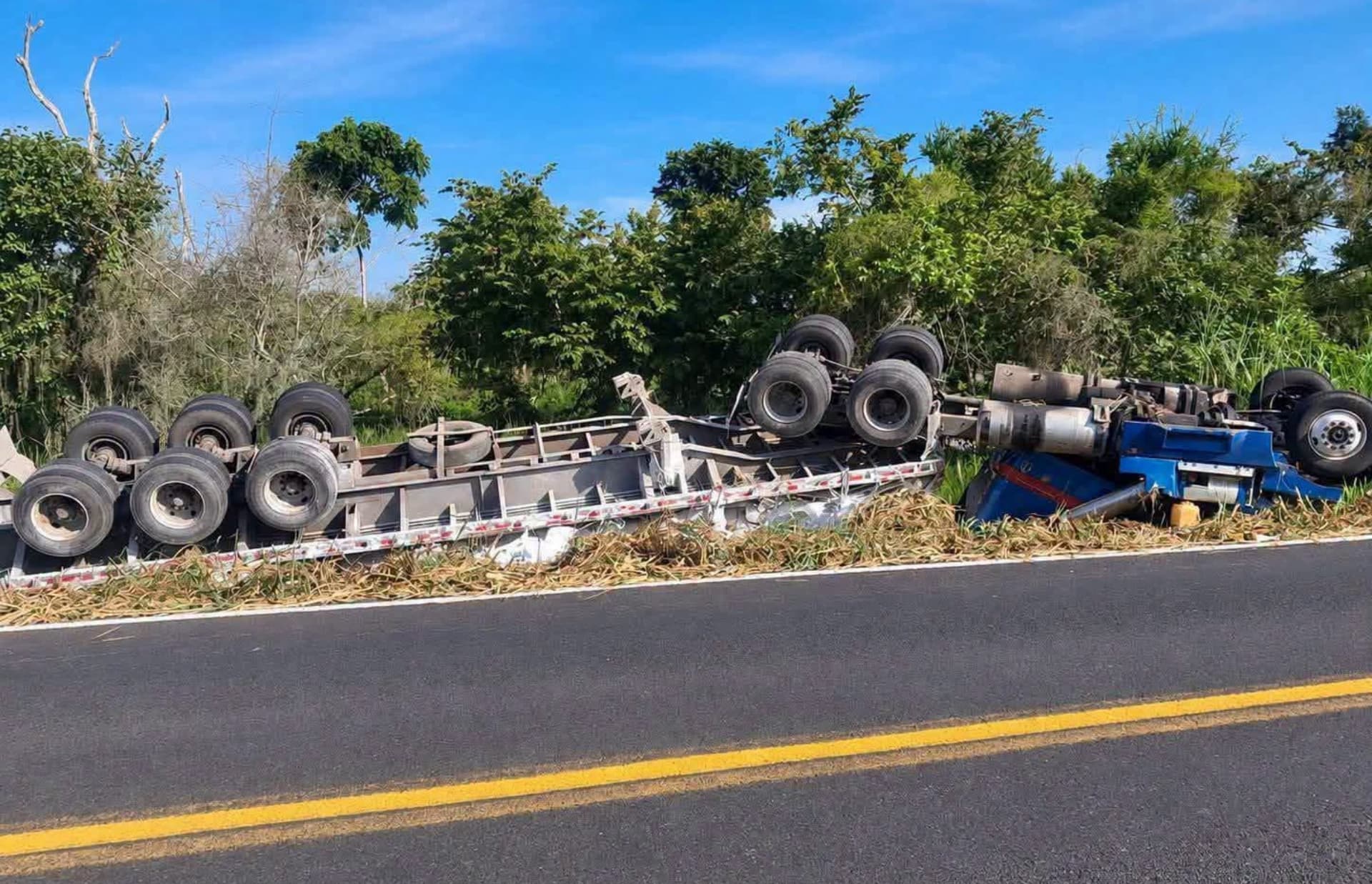 El operador de la unidad no sobrevivió al accidente.