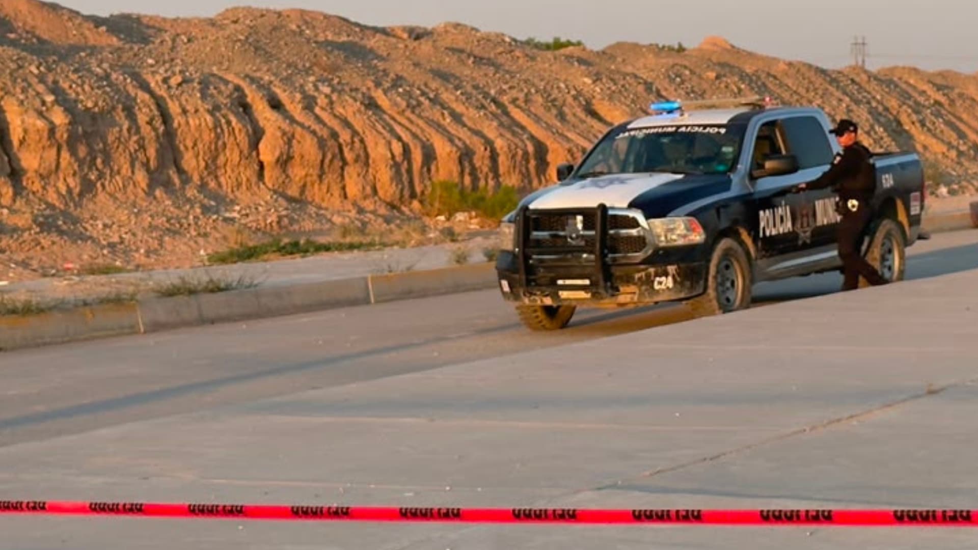 Localizan dos cuerpos envueltos en bolsas junto al Camino Real en Juárez