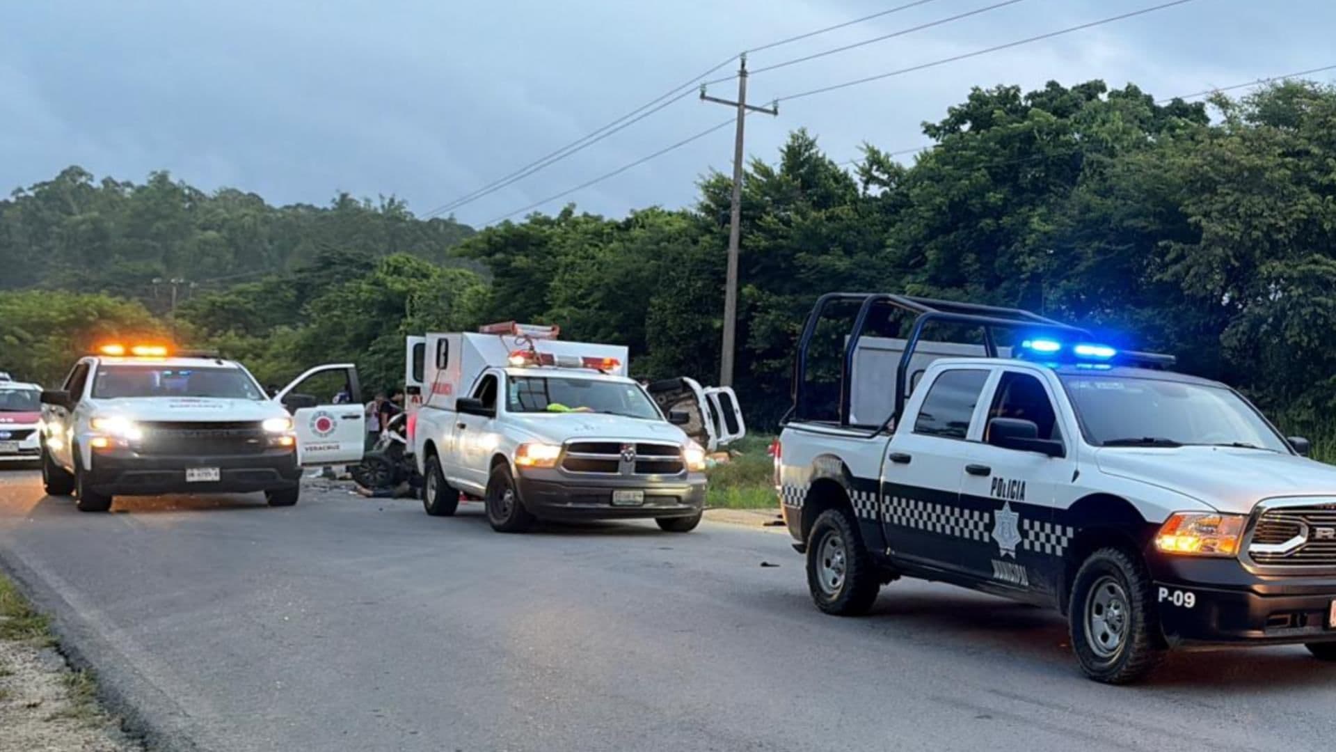 Movilización por aparatoso choque en el sur de Veracruz; Hay muertos y lesionados