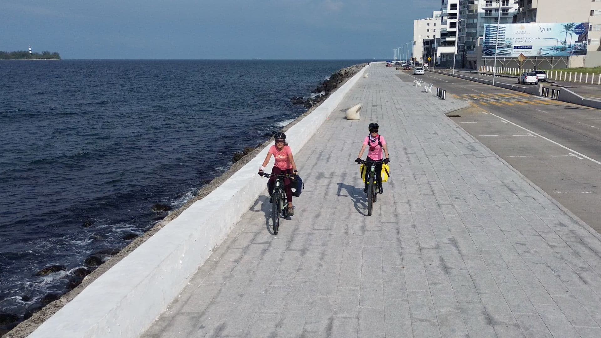 Mujeres Recorren el País a Bordo de su Bicicleta; Se Encuentran en Veracruz