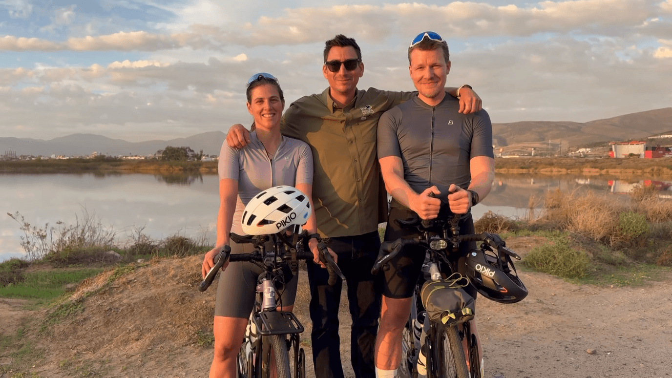 Recorren Baja California en Bicicleta para Seguir la Migración del Zarapito Trinador