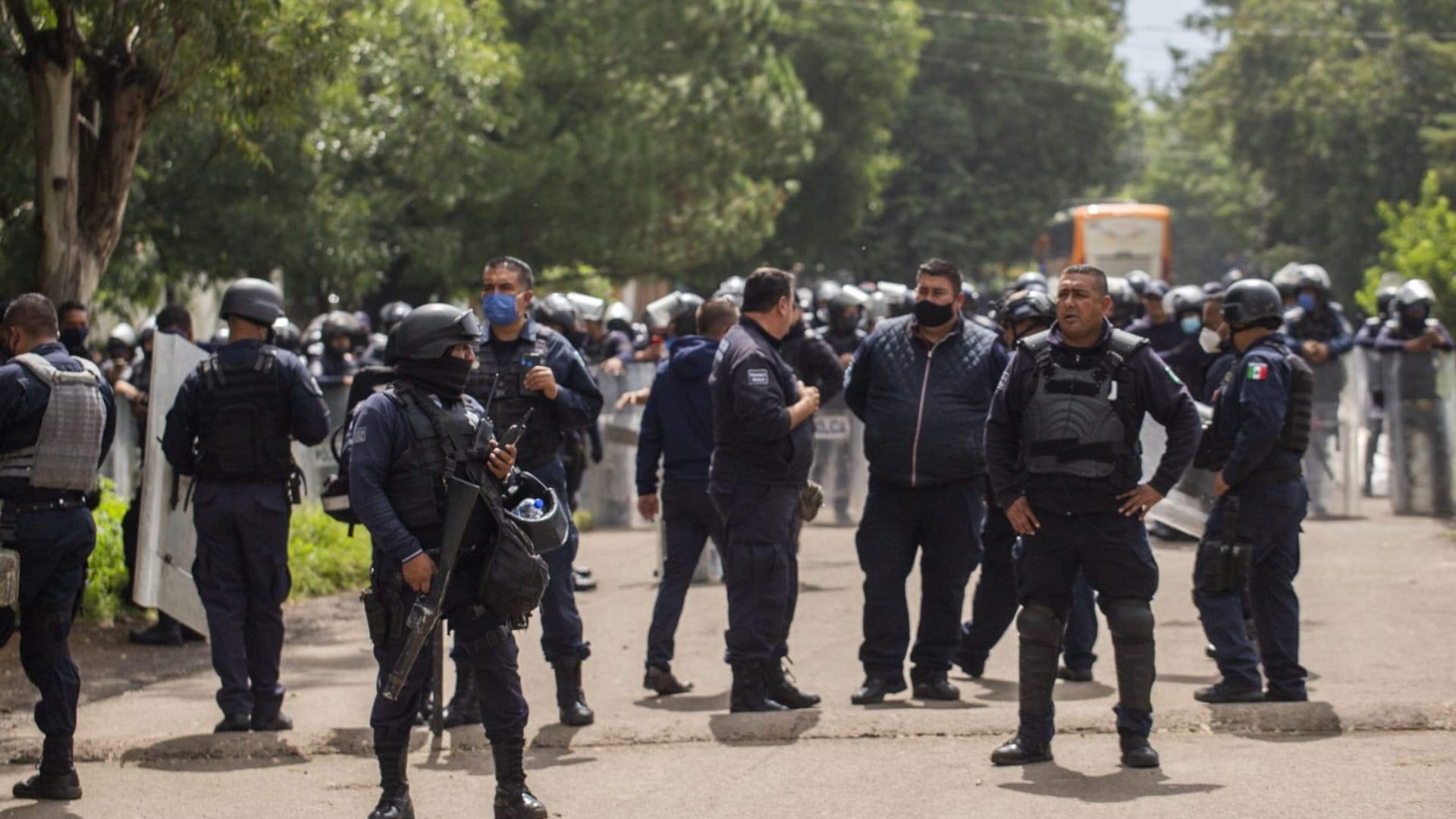 Los elementos de seguridad se desplegaron durante la manifestación en Morelia