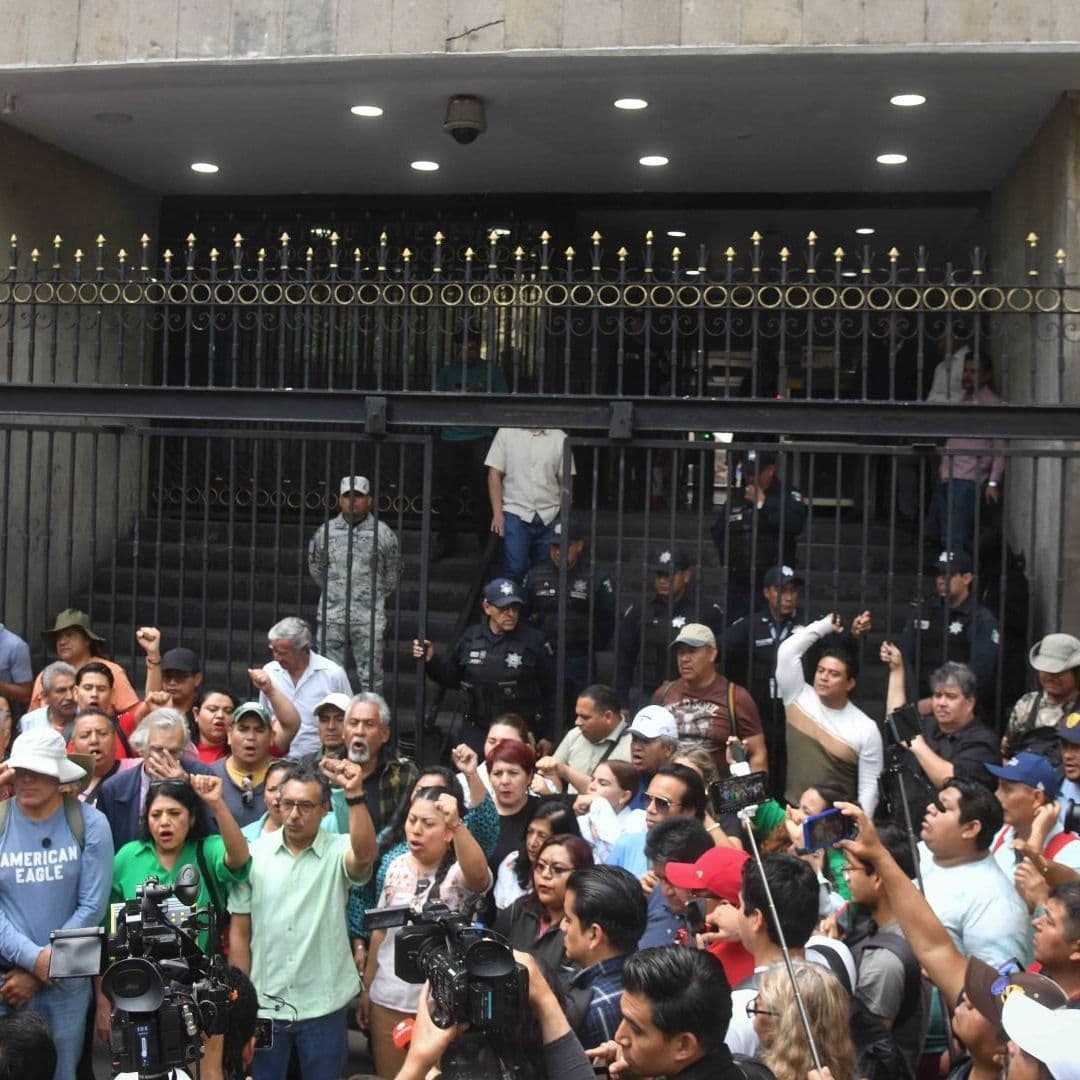 Integrantes de la CNTE en la Segob