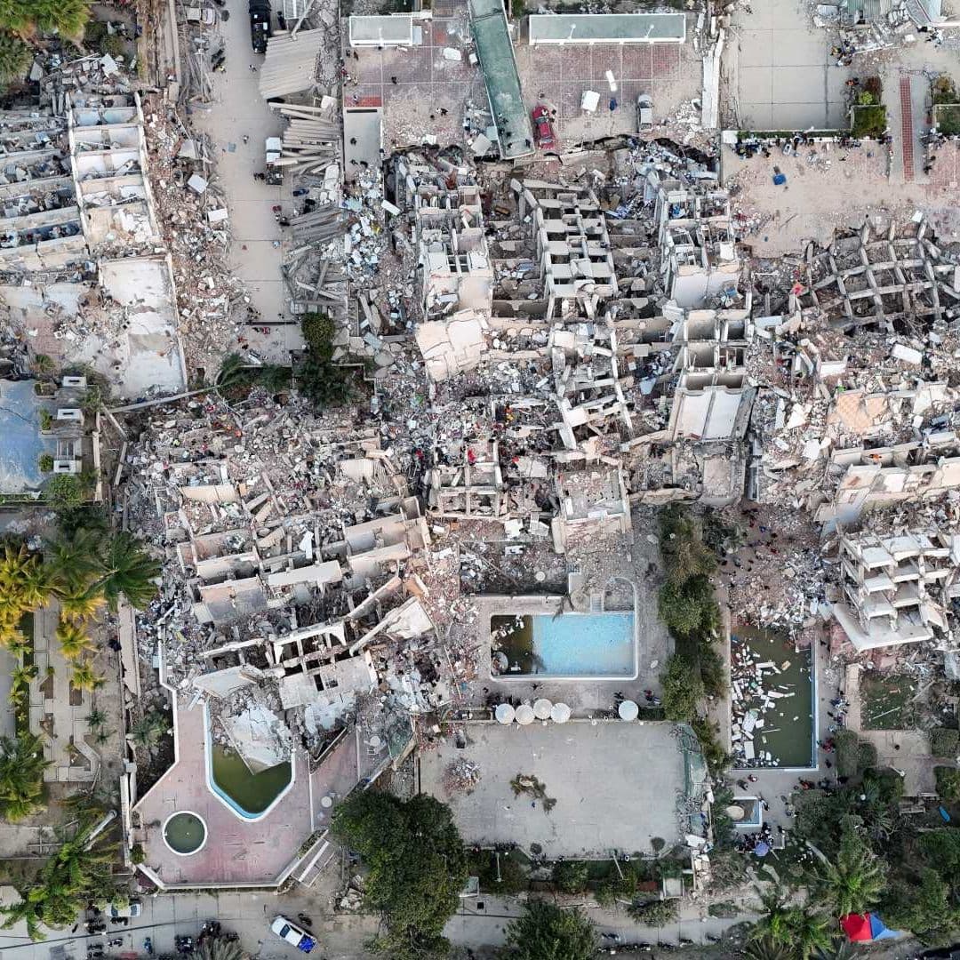 Toma aérea de edificios destruidos por terremotos en La Guaira, Venezuela, el 26 de junio de 2026. Foto: Reuters