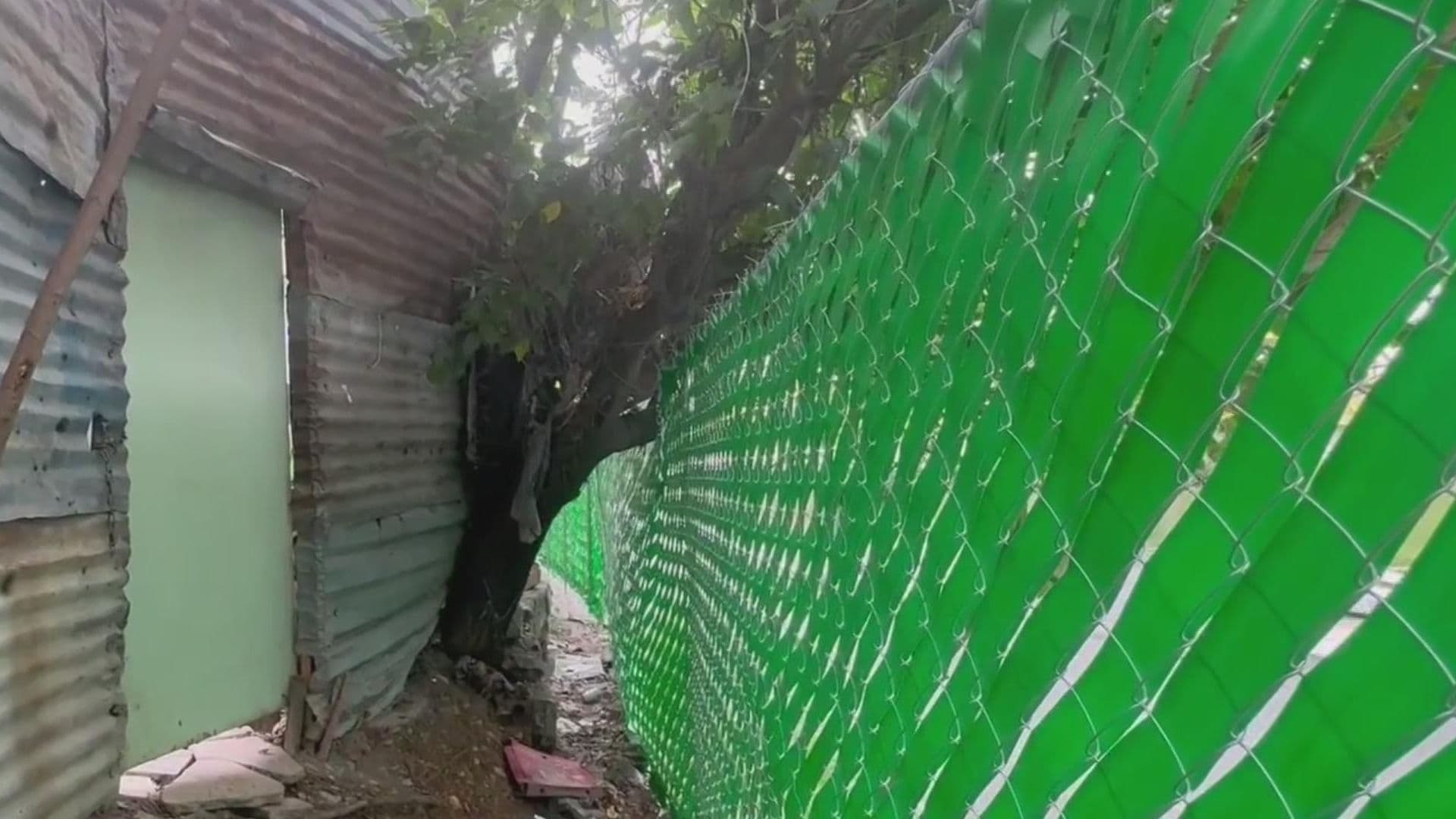 Ocultan Con Mallas y Lonas Las Colonias Caracol y Nuevo Repueblo en Monterrey