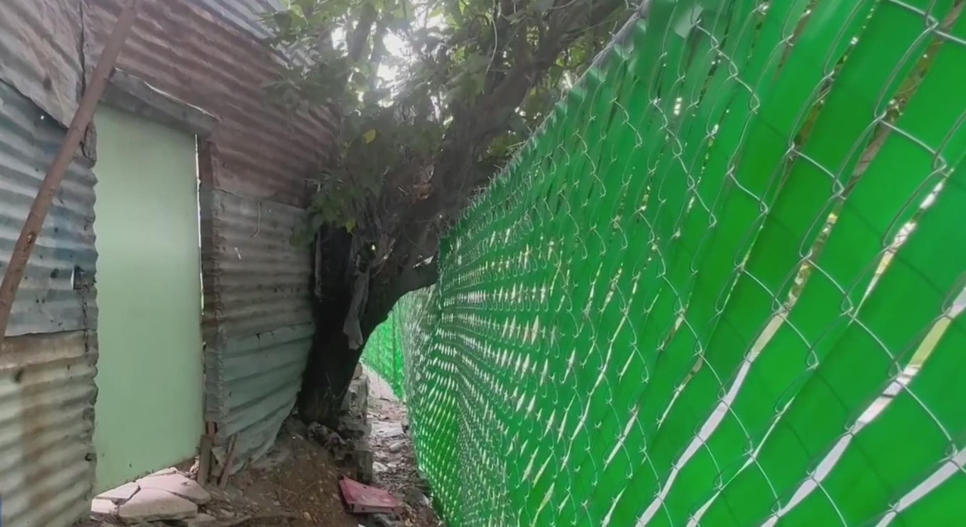 Ocultan Con Mallas y Lonas Las Colonias Caracol y Nuevo Repueblo en Monterrey