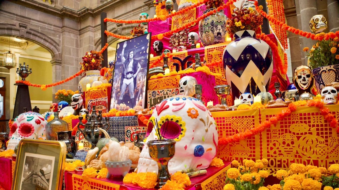 Corredor de Ofrendas 2026 en el Centro Histórico de Puebla.