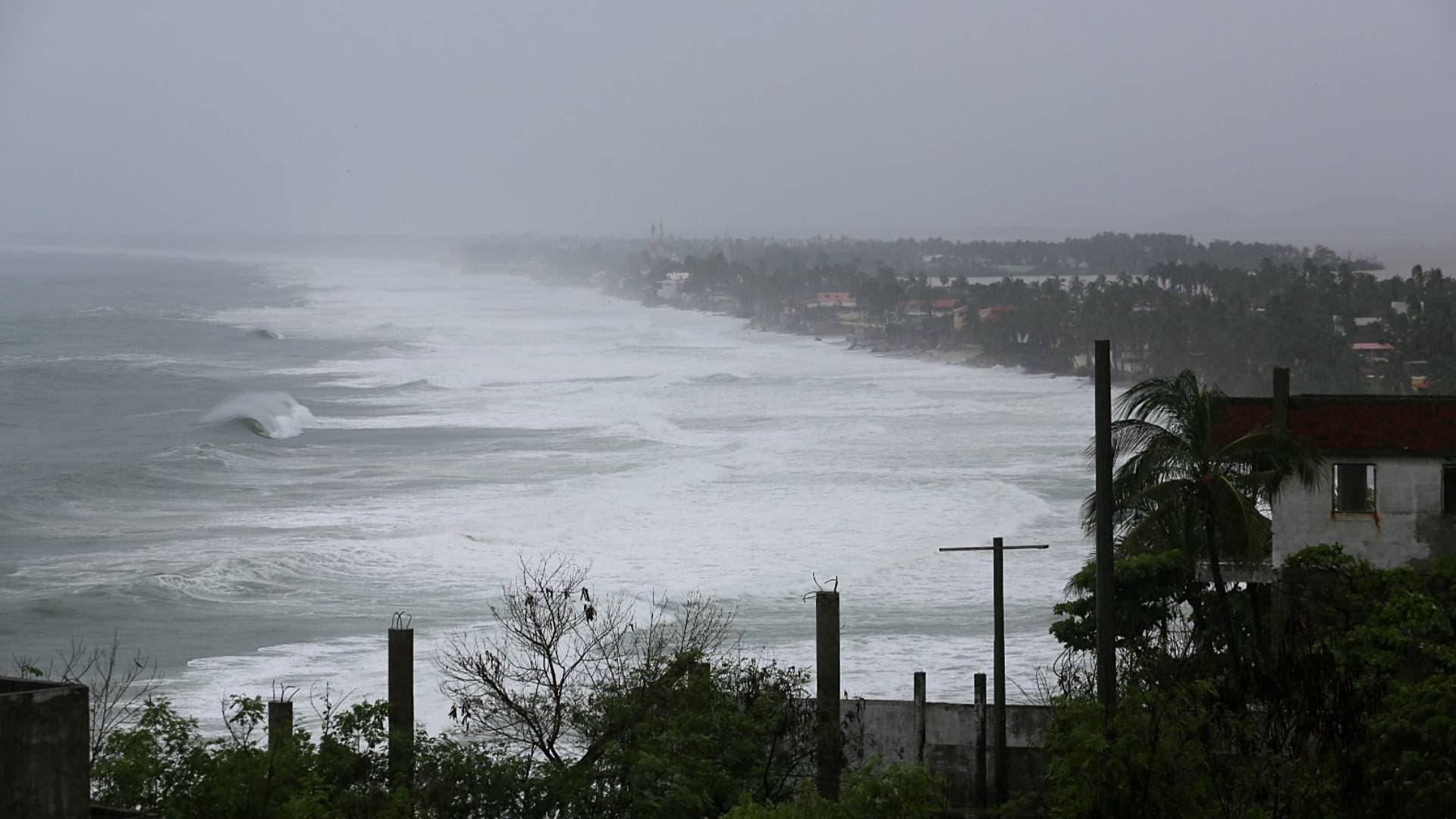 Vista de la costa tras el paso del huracán John, en Acapulco, el 27 de septiembre de 2024
