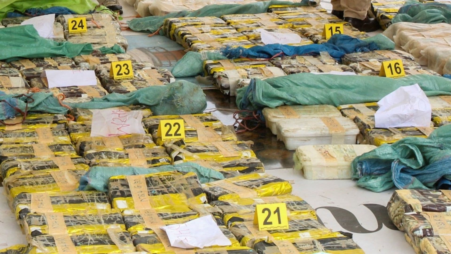Operativos en África, la policía de Kenia inspecciona cargamento de más de una tonelada de metanfetamina