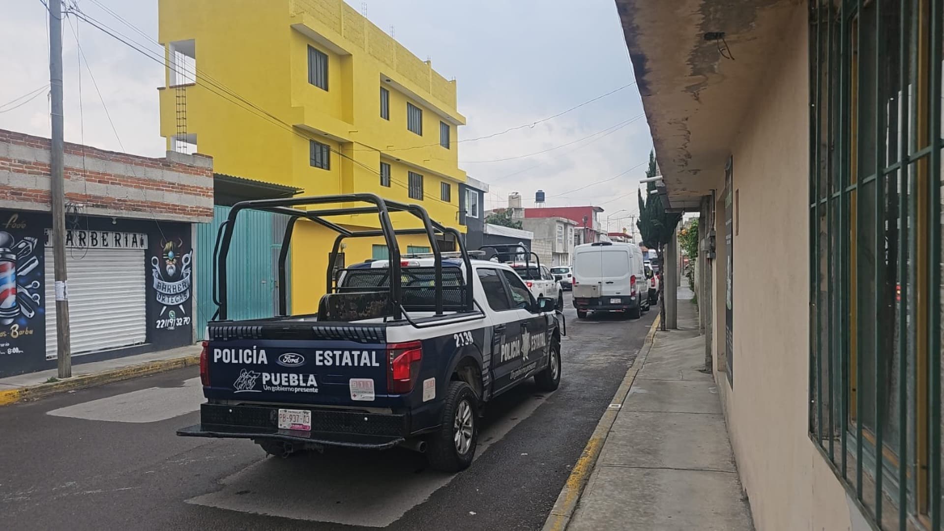 Policía Estatal acordonó la Avenida Valle de Santiago para las diligencias.