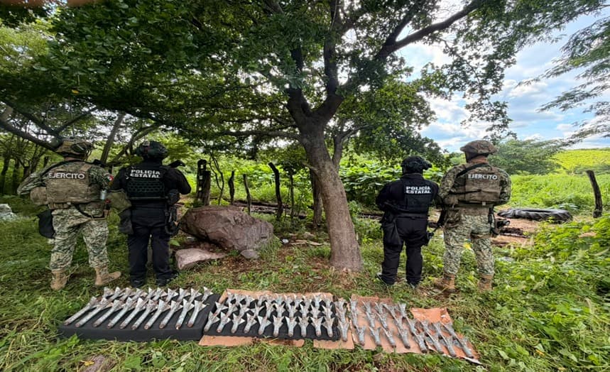 Operativo Militar en Sinaloa Decomisó Armas, Explosivos y Laboratorio de Drogas