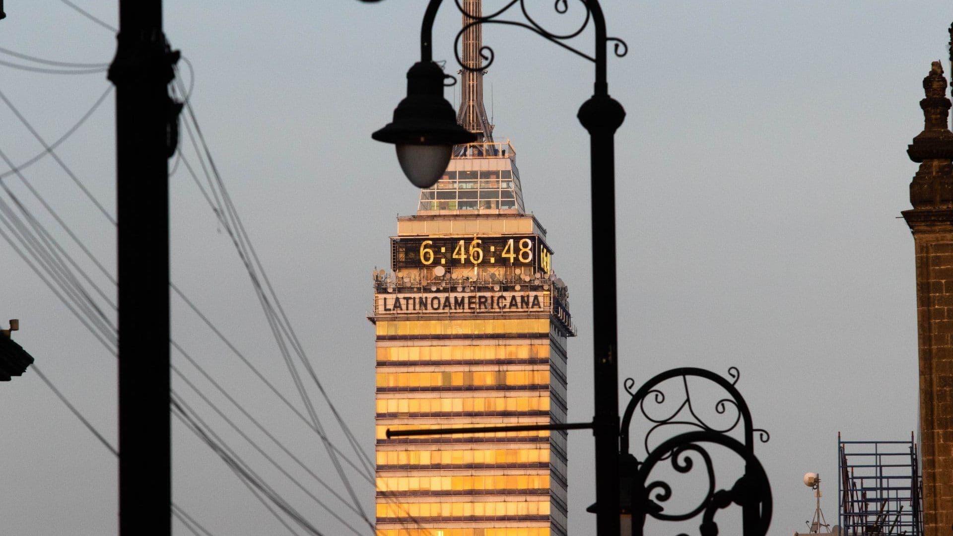 Rescatan a Nueve Personas Tras Quedar Atrapadas en Elevador de la Torre Latinoamericana