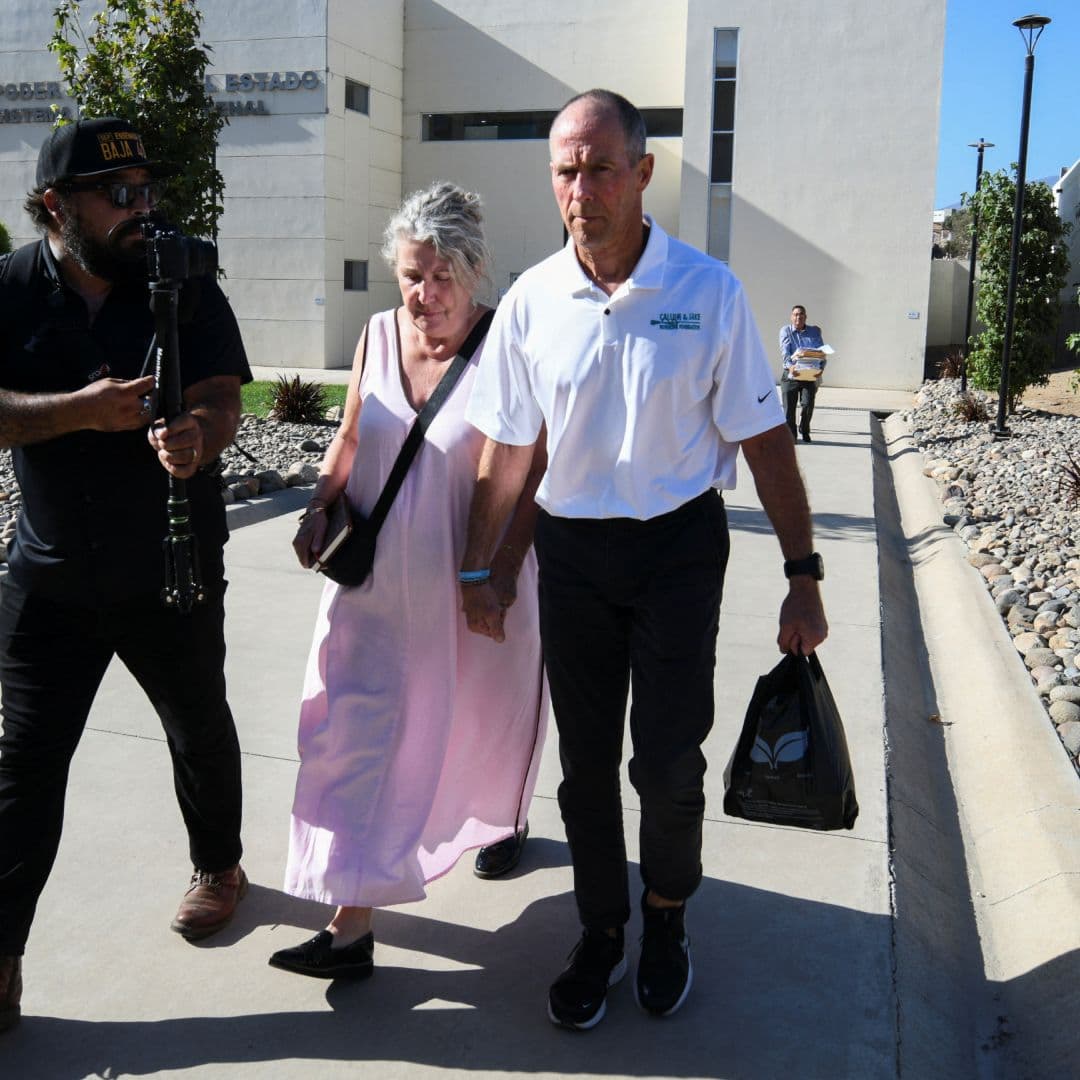 Debra y Martin Robinson asisten al juicidio por el asesinato de sus dos hijos en Ensenada