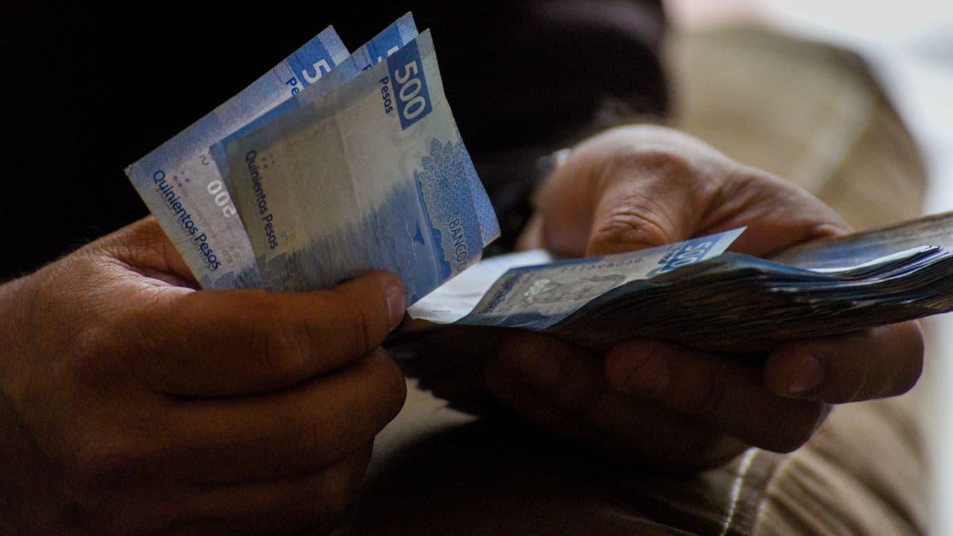 Dinero mexicano de pago de Pensión