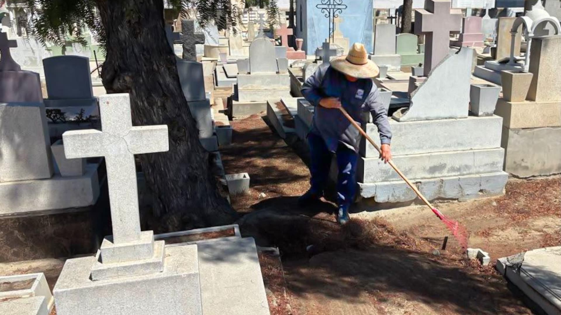 Preparan Cementerios de Tijuana para Recibir a 150 Mil Visitantes por Día de Muertos