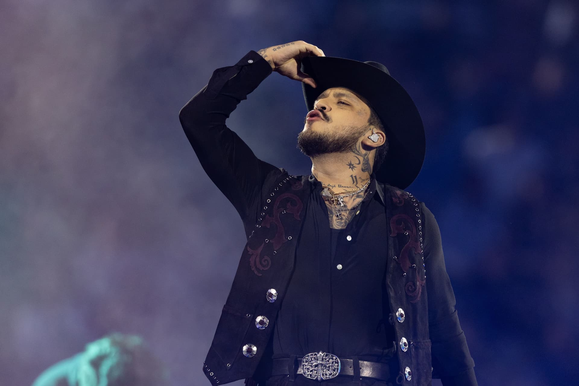 Padre de Christian Nodal Rompe el Silencio sobre el Supuesto Distanciamiento con su Hijo