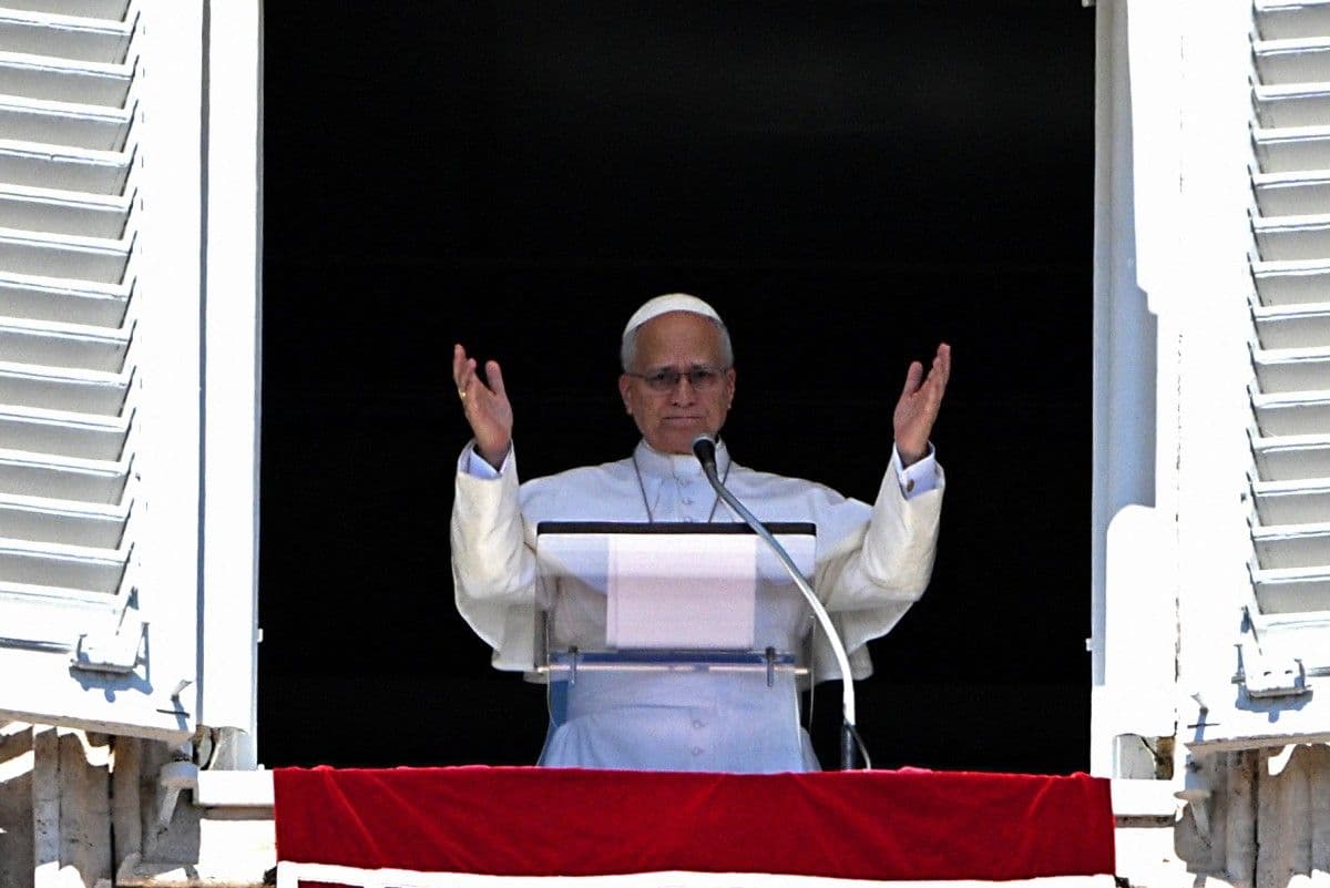 El Papa León XIV durante el rezo del Ángelus en el Vaticano.